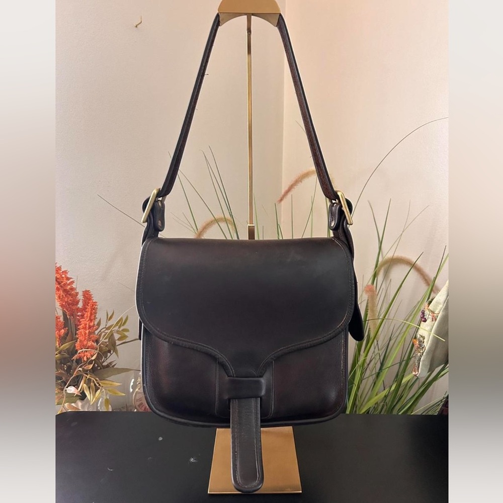 SOLD 




NYC Coach Courier- 717-7152 Mocha